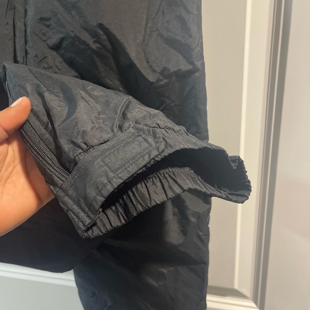 Obermeyer Women’s Black Joggers Snow ❄️ Pants Have Small Damage To The Button - Picture 5 of 7
